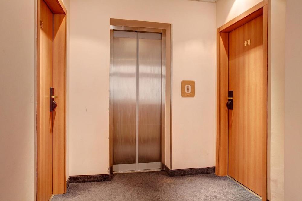 Central Plaza Hotel София Экстерьер фото