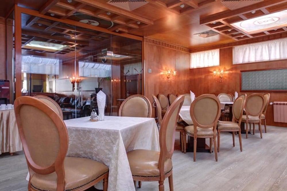 Central Plaza Hotel София Экстерьер фото