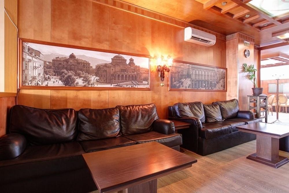 Central Plaza Hotel София Экстерьер фото