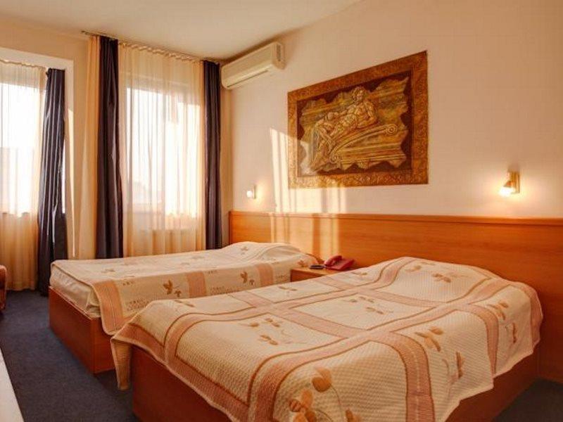 Central Plaza Hotel София Экстерьер фото