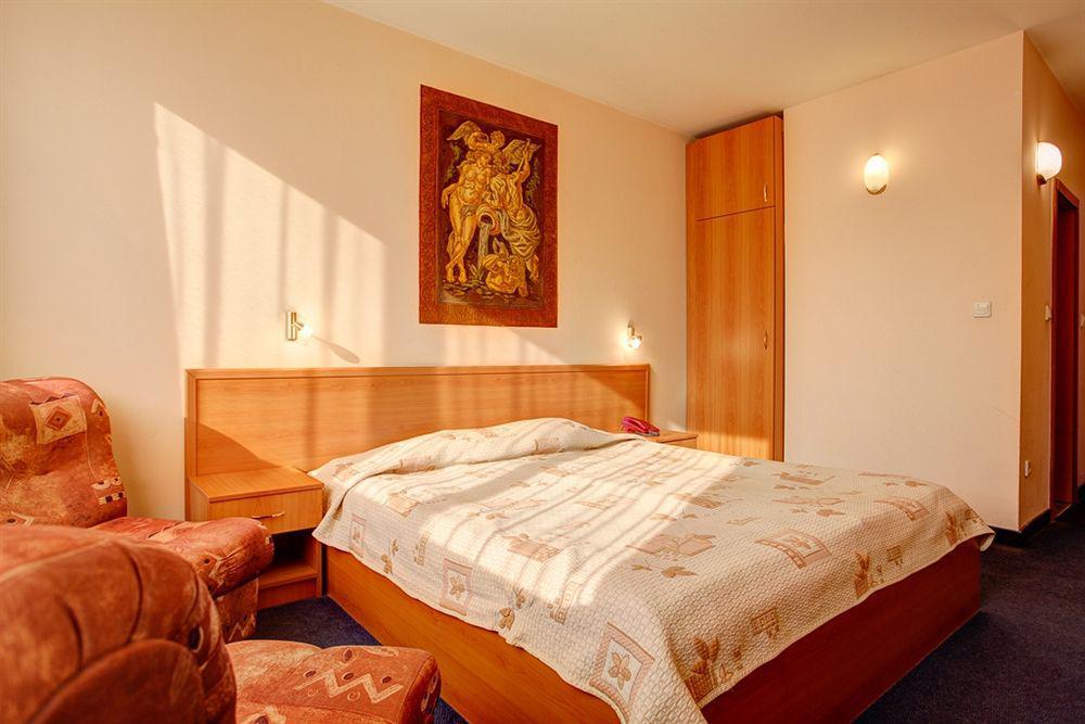 Central Plaza Hotel София Экстерьер фото